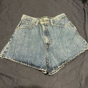 Levi's Classic High Waisted Denim Mom Shorts sz 29